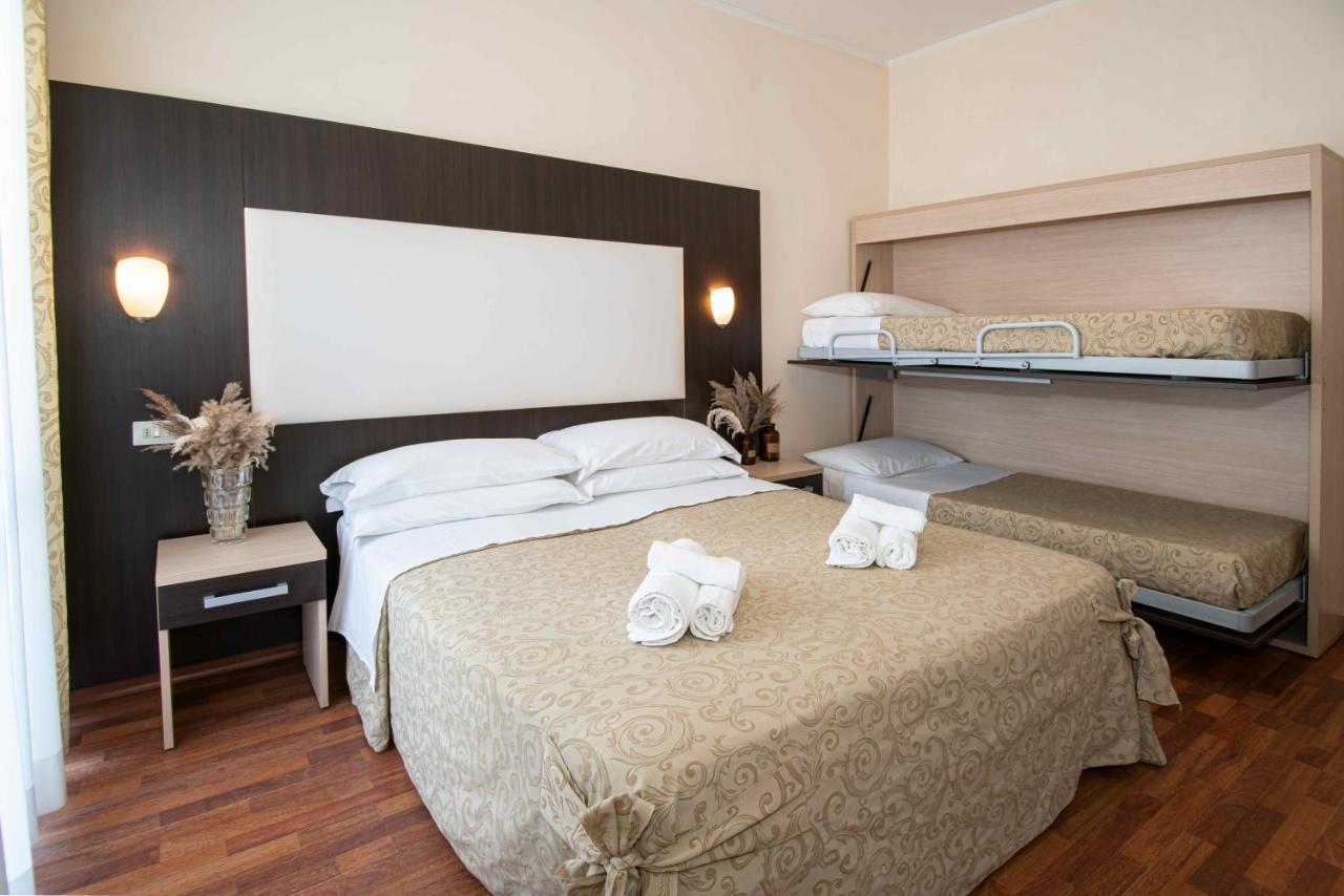 Hotel Baby Milano Marittima Buitenkant foto