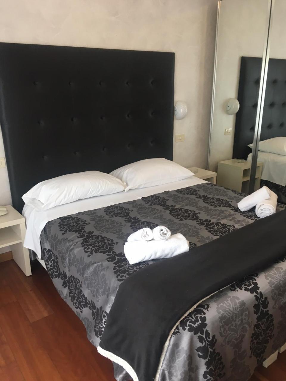 Hotel Baby Milano Marittima Buitenkant foto