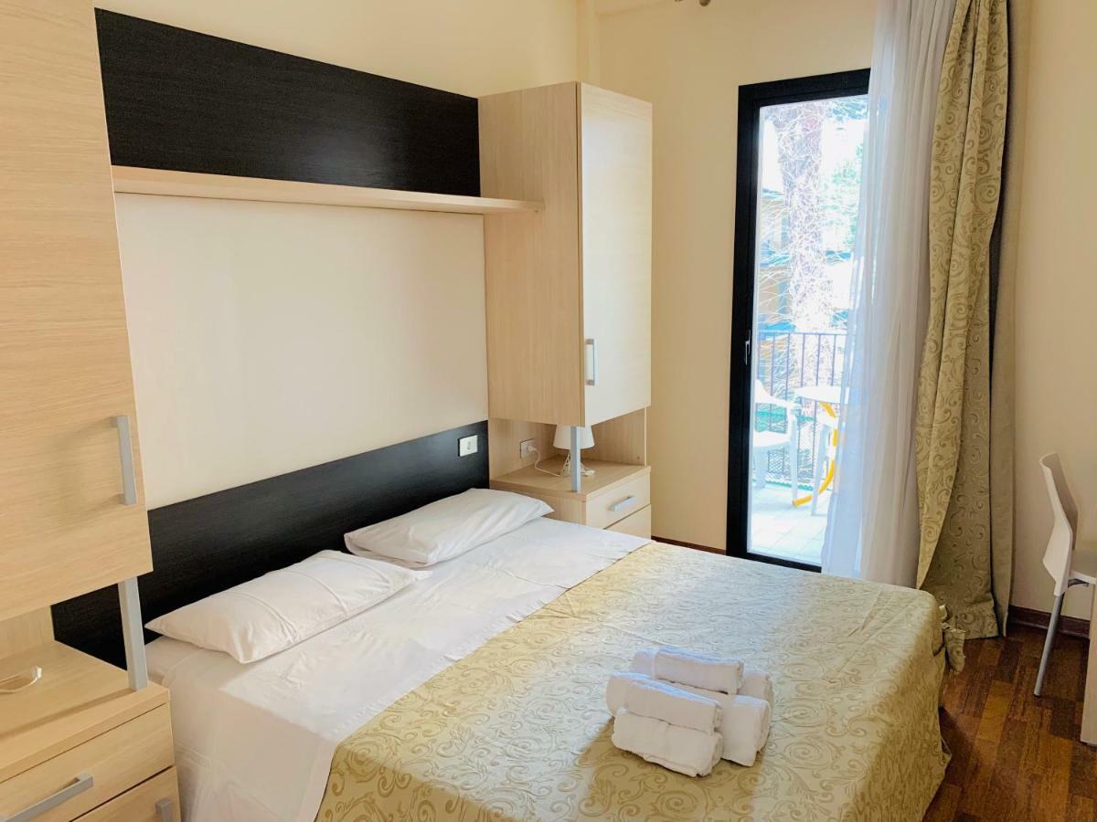 Hotel Baby Milano Marittima Buitenkant foto