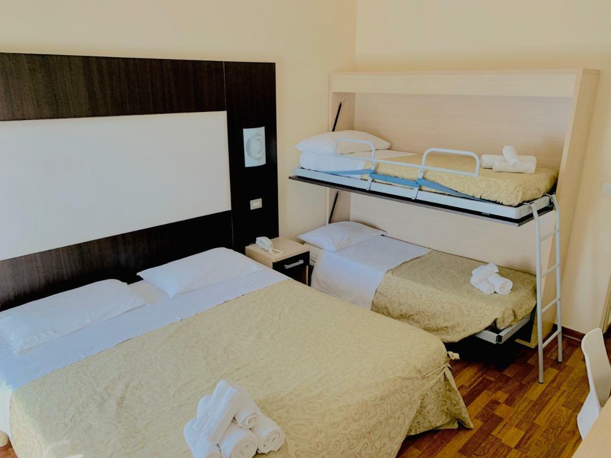 Hotel Baby Milano Marittima Buitenkant foto