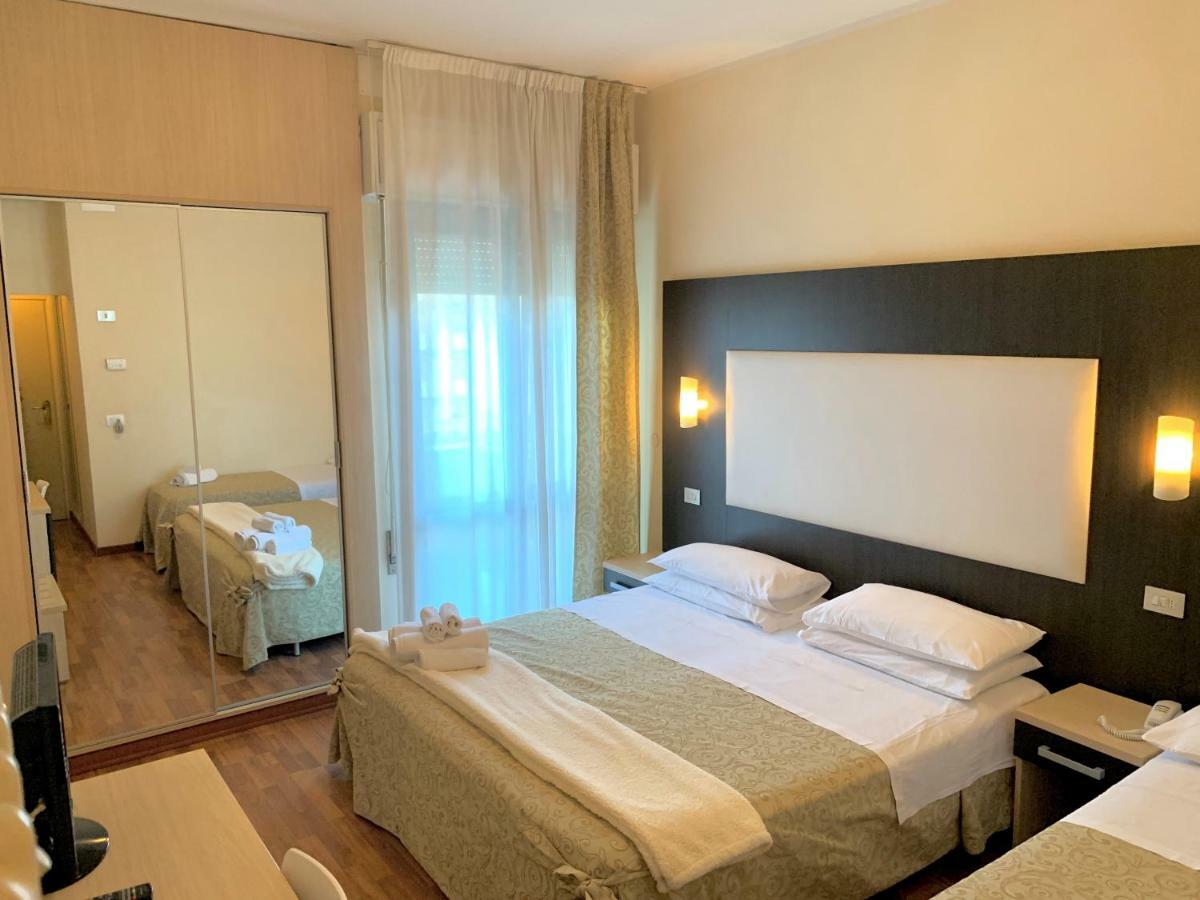 Hotel Baby Milano Marittima Buitenkant foto