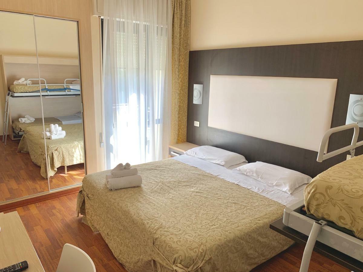 Hotel Baby Milano Marittima Buitenkant foto